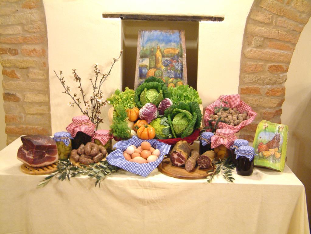 Agriturismo Il Casale Morrovalle Kültér fotó